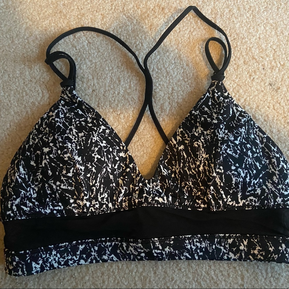 NWOT lululemon bikini top size 4